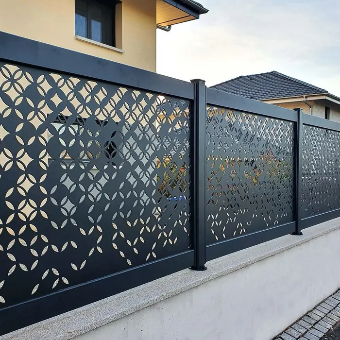 Motif geometris laser cutting untuk reling tangga